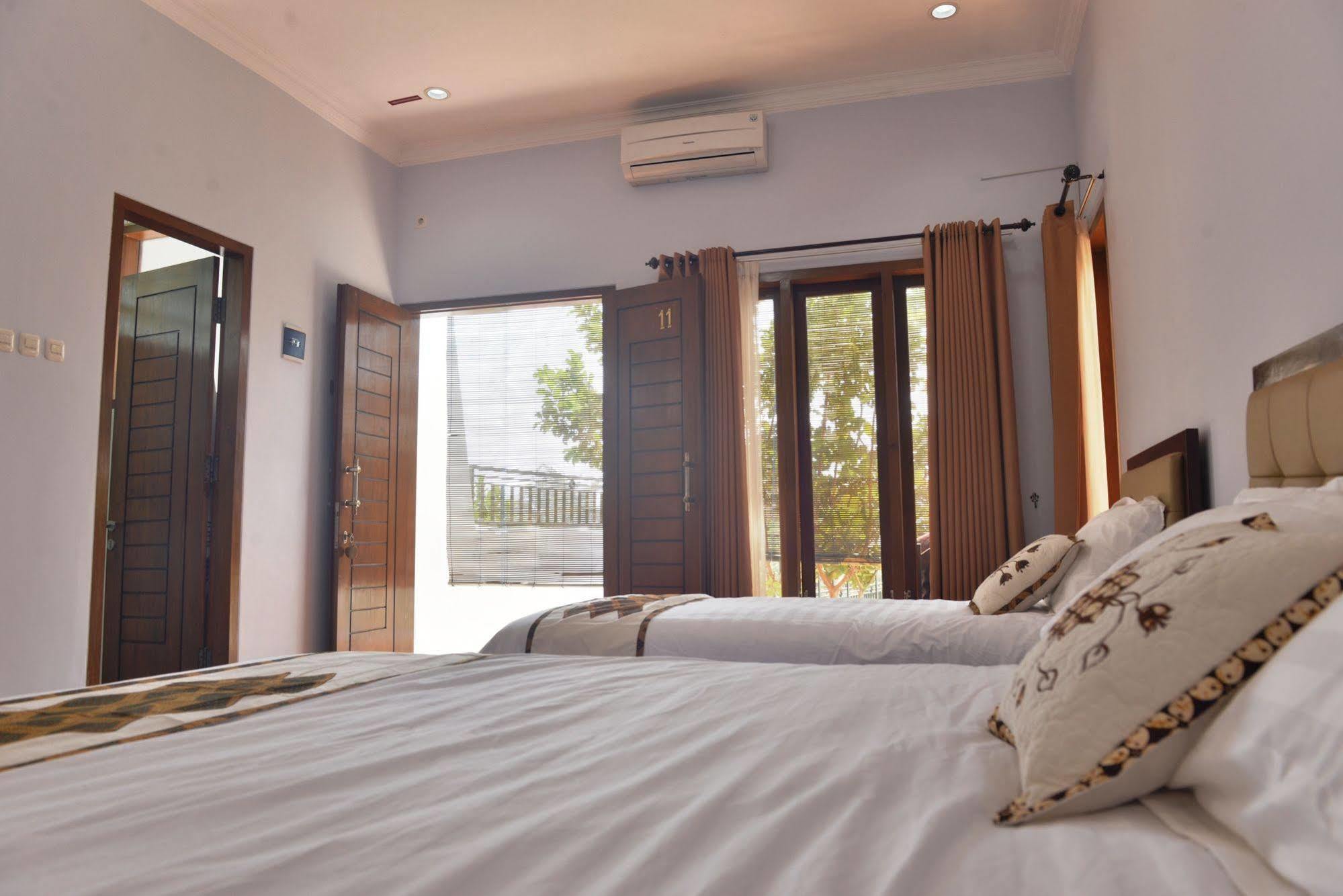 Malang Hill Syariah Redpartner Hotel Exterior photo
