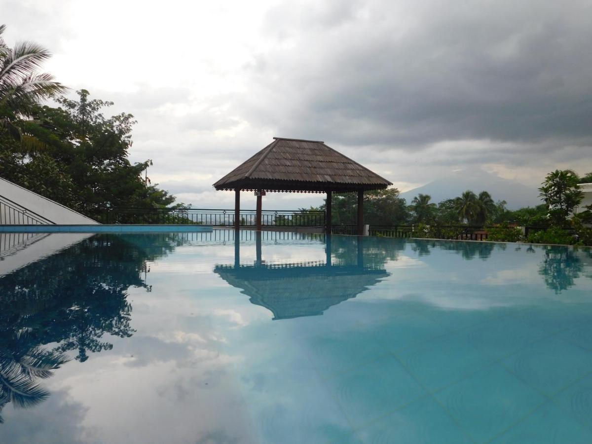 Malang Hill Syariah Redpartner Hotel Exterior photo